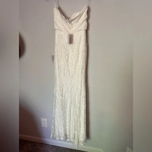 Host pick!! NWT lace Lulu’s maxi dress - Picture 2 of 5
